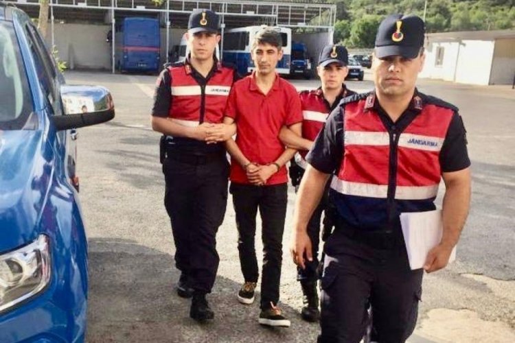 Muğla'da cinayet ş&uuml;phelisi balık yerken yakalandı