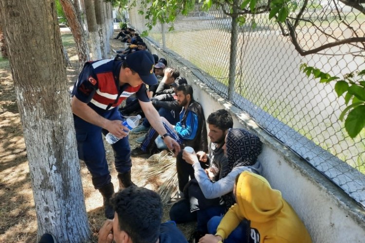 6 g&uuml;nde 7 bin 687 d&uuml;zensiz g&ouml;&ccedil;men yakalandı