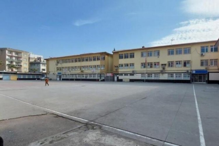 Manisa'da 38 &ouml;ğrenci hastaneye kaldırıldı
