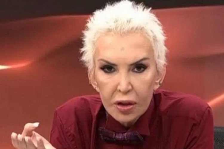 Seyhan Soylu'dan &Ouml;zge Ulusoy'un g&ouml;ğs&uuml;ne 'Ahmet &Ccedil;akar' imzası