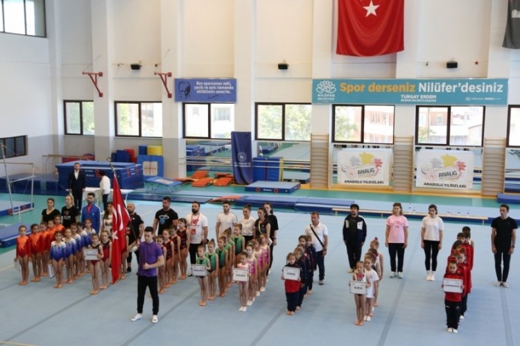 Minik cimnastik&ccedil;iler  dereceye girmek i&ccedil;in Bursa'da yarıştı