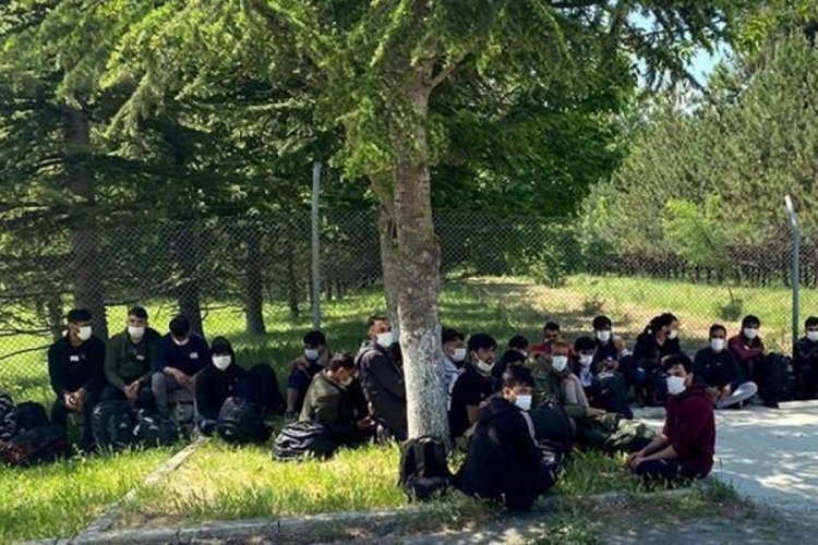 Bulgaristan'da darbedilip T&uuml;rkiye'ye g&ouml;nderilen ka&ccedil;ak g&ouml;&ccedil;menler yakalandı
