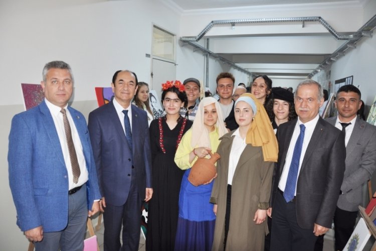 Bursa'da &ouml;ğrenciler d&uuml;nyaca &uuml;nl&uuml; ressamları canlandırdı