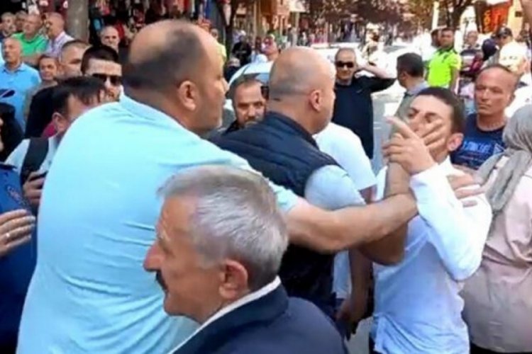 Kemal Kılı&ccedil;daroğlu'na D&uuml;zce'de b&uuml;y&uuml;k tepki