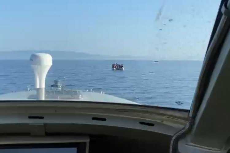 Yunanistan'ın geri ittiği d&uuml;zensiz g&ouml;&ccedil;menler kurtarıldı