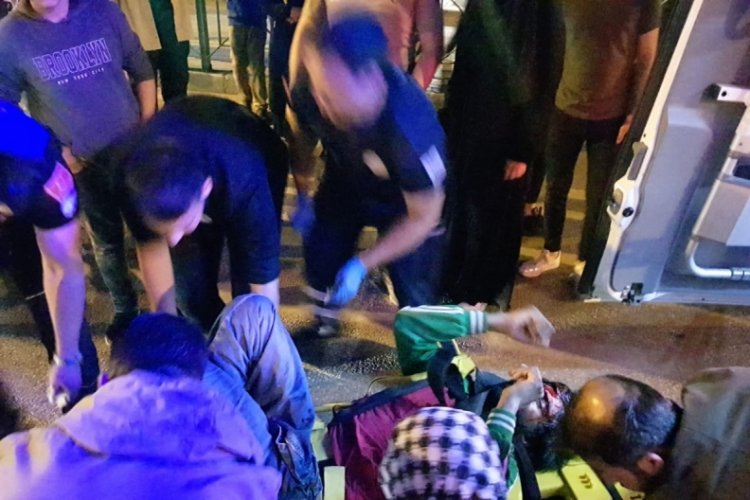 Bursa'da engelli aracıyla yolun karşısına ge&ccedil;en Onur, yaralandı
