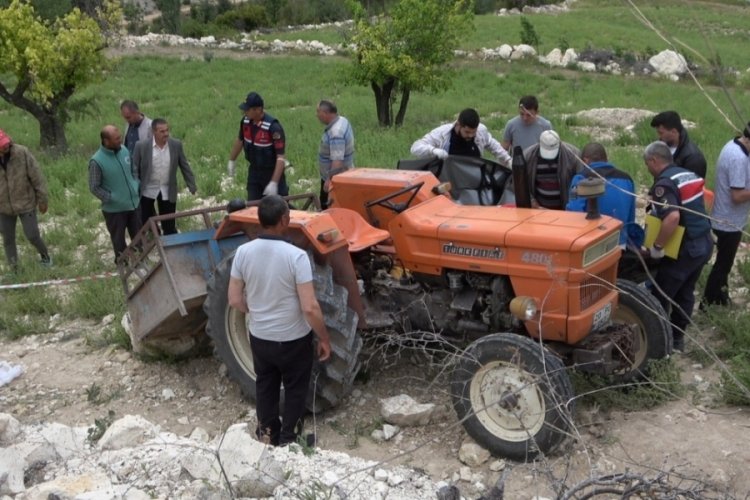 Babasını trakt&ouml;r kazasında kaybeden s&uuml;r&uuml;c&uuml; aynı kaderi yaşadı