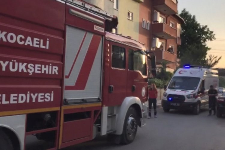 Evin mutfağında &ccedil;ıkan yangın korkuttu