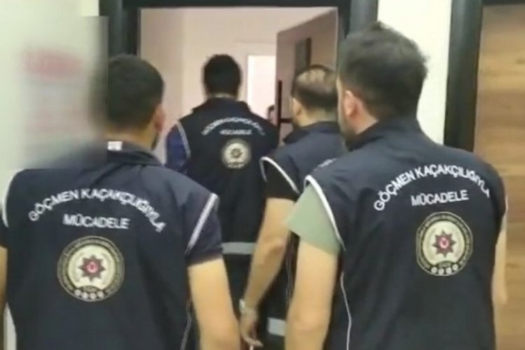 İstanbul'da sahte 'ikamet izni' operasyonunda g&ouml;zaltı