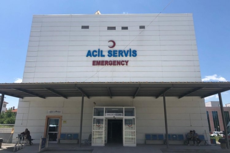 20 &ouml;ğrenci yedikleri yemekten zehirlendi
