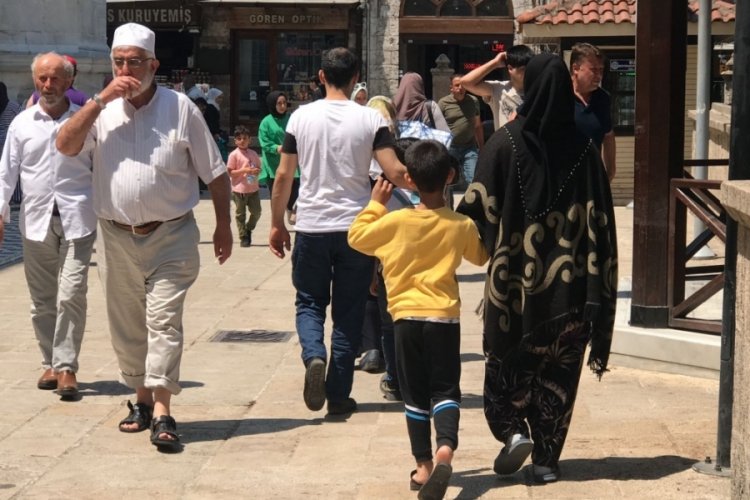 Bursa'da dilenci alarmı! Muhabirleri g&ouml;ren dilenciler bakın nasıl ka&ccedil;tı? (&Ouml;ZEL HABER)