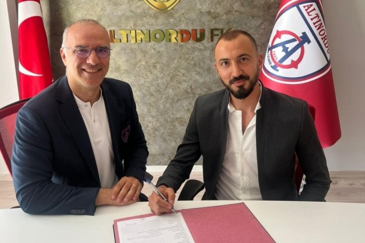 Altınordu, Ahmet İlhan &Ouml;zek'in s&ouml;zleşmesini uzattı