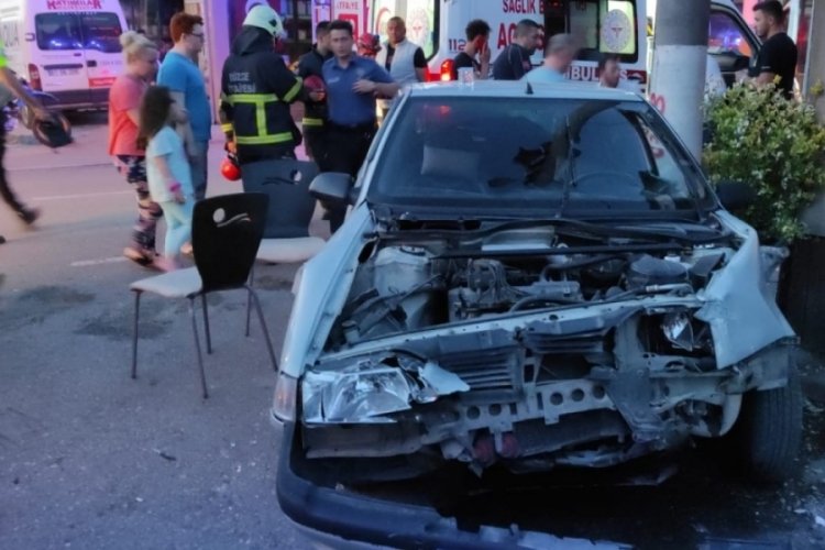 D&uuml;zce'de iki ayrı kazada: 19 yaralı