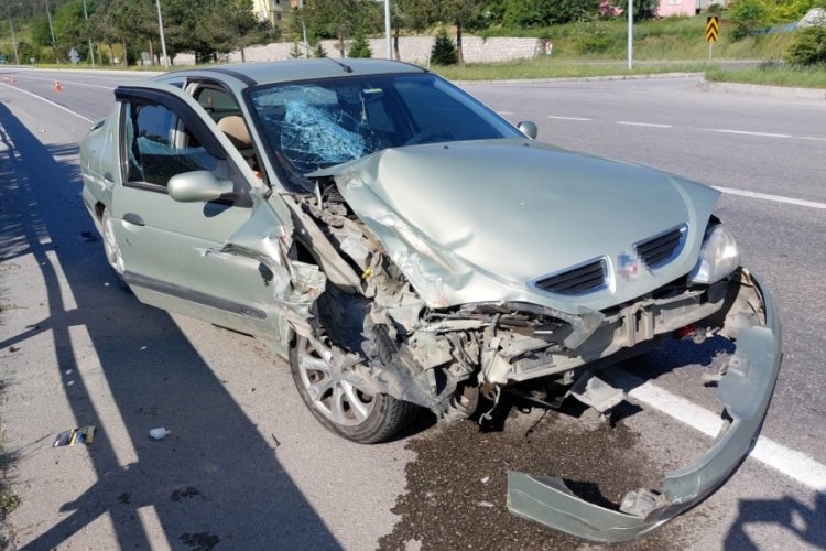 Ara&ccedil; satın almaya giderken kaza yaptılar