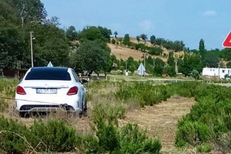 Otomobil istasyondan &ccedil;ıkan motosiklete &ccedil;arptı: 1 &ouml;l&uuml;