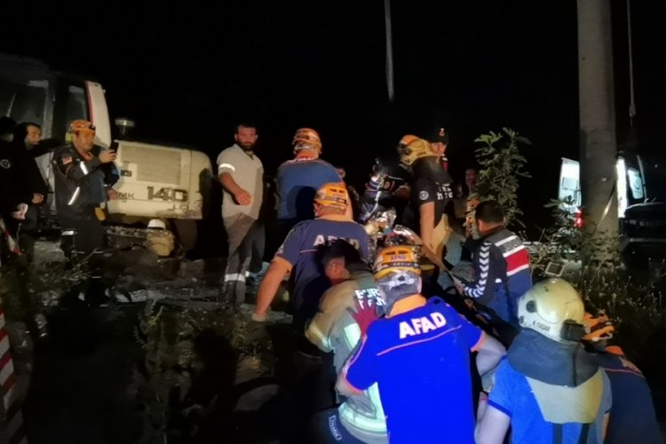 Bursa'da g&ouml;&ccedil;&uuml;k altında kalan iş&ccedil;i 8 saat sonunda kurtarıldı
