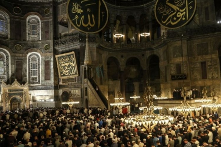 Ayasofya Camii'nde Fethin 569'uncu yıl d&ouml;n&uuml;m&uuml;nde Fetih Suresi okundu