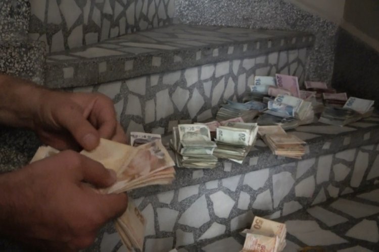 Bursa'da ihbar &uuml;zerine gidilen &ccedil;&ouml;p evden servet &ccedil;ıktı