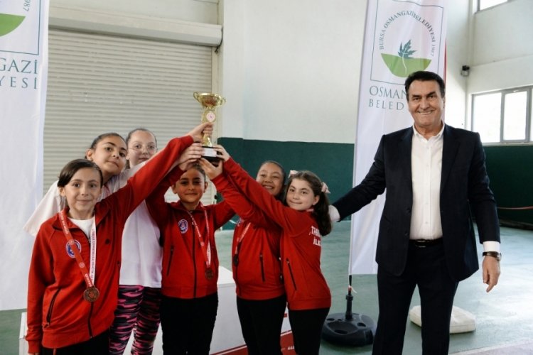 Bursa Osmangazi'de satran&ccedil; tutkunları &ouml;d&uuml;llerine kavuştu