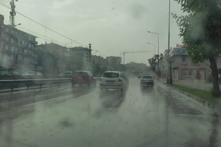 Bursalılar şemsiyeleri &ccedil;ıkarın, g&ouml;k delindi