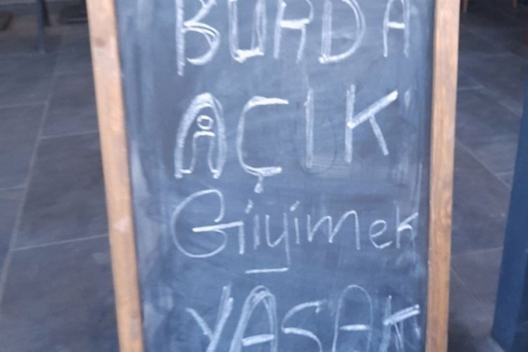 Gen&ccedil; kadın şort giydiği i&ccedil;in m&uuml;şterisi olduğu kafeden kovuldu
