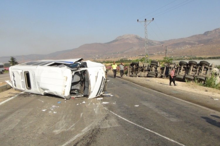 Mersin'de feci kaza! 2'si ağır 11 yaralı
