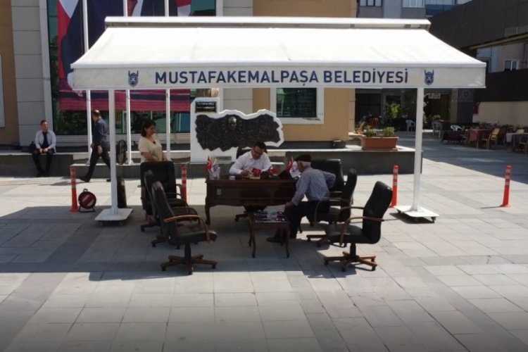 Bursa Mustafakemalpaşa'da d&uuml;nyanın en b&uuml;y&uuml;k makam odasına b&uuml;y&uuml;k ilgi
