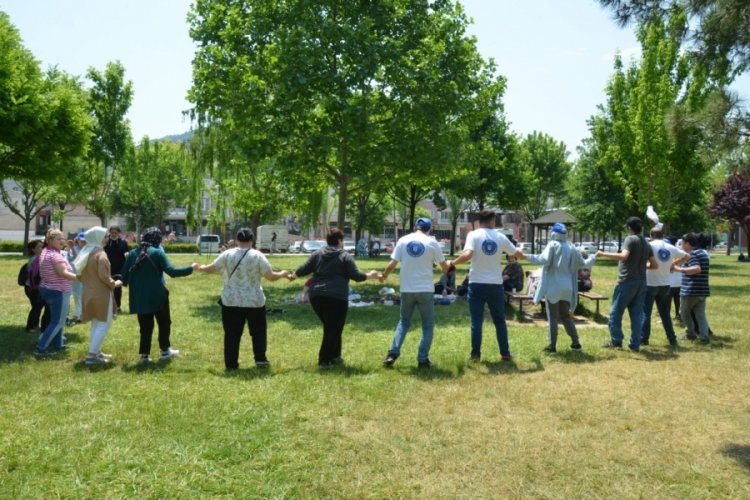 Bursa'da hastalara doktorlarla piknik morali