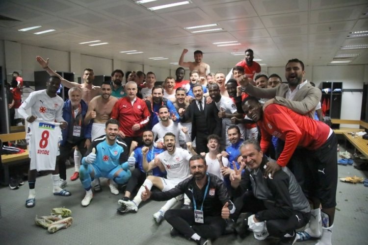 Sivasspor'da Rıza &Ccedil;alımbay ve 6 futbolcunun s&ouml;zleşmesi sona eriyor