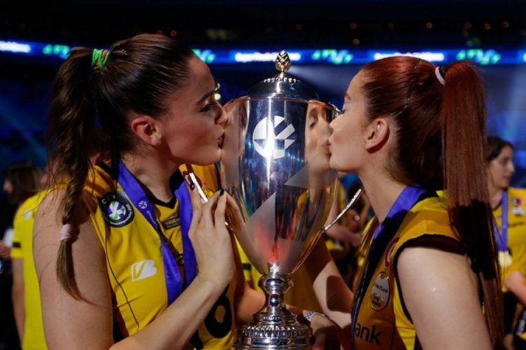 Tuğba Şenoğlu VakıfBank'a veda etti