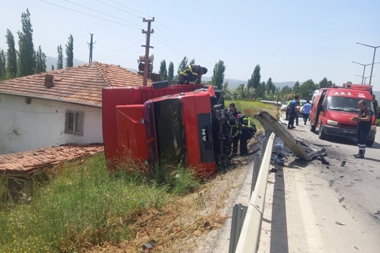 Trafik kazasında faciadan d&ouml;n&uuml;ld&uuml;