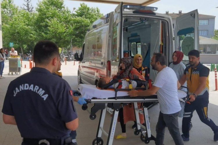 Bursa'da otomobilin &ccedil;arptığı &ccedil;ocuk ağır yaralandı