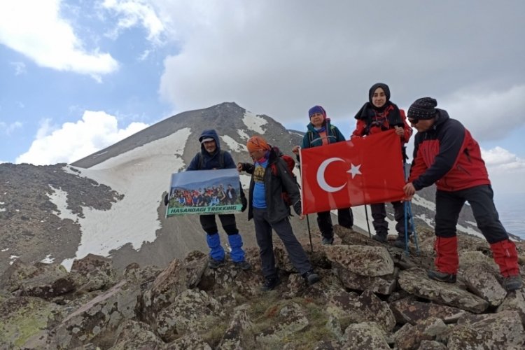 Bursa'da İneg&ouml;l Belediyesporlu Dağcılar Hasan Dağına tırmandı
