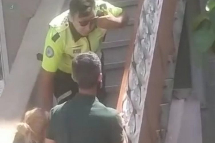 Bursa'da polisten ka&ccedil;an kişiler saklandıkları evde yakalandılar