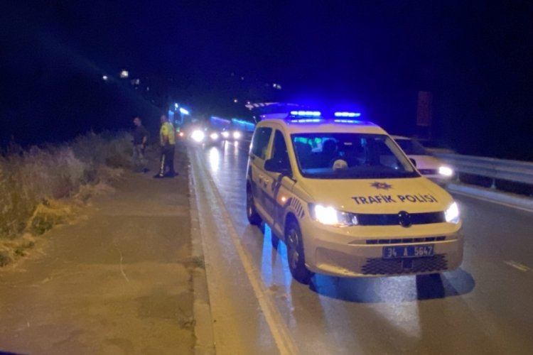 L&uuml;ks ara&ccedil; şarampole u&ccedil;tu: 2 yaralı