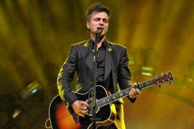Teoman konserinde sahneye prezervatif atıldı