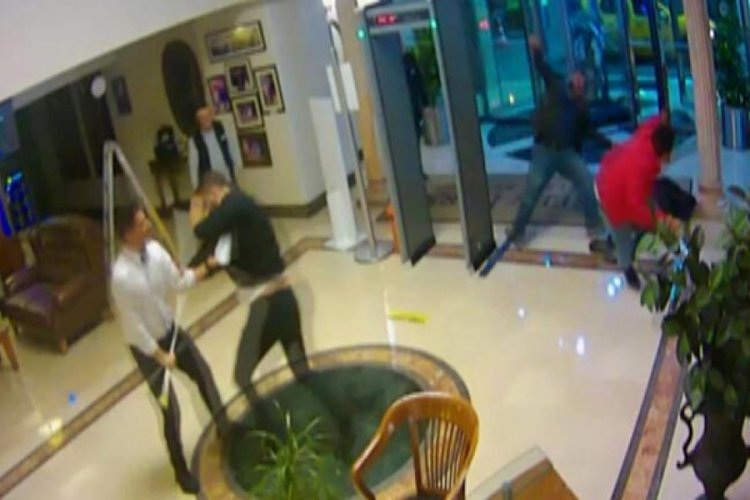 İstanbul'da oteli karıştıran kavgada &ccedil;enesi kırıldı
