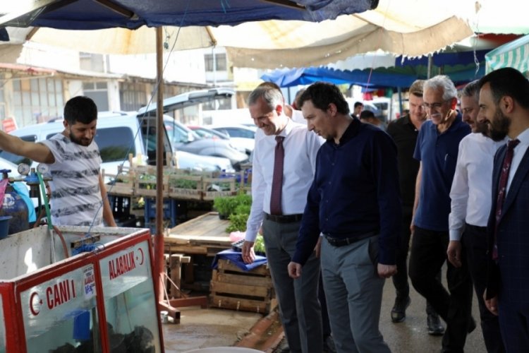 Bursa'da pazartesi pazarının trafik sorunu &ccedil;&ouml;z&uuml;ld&uuml;