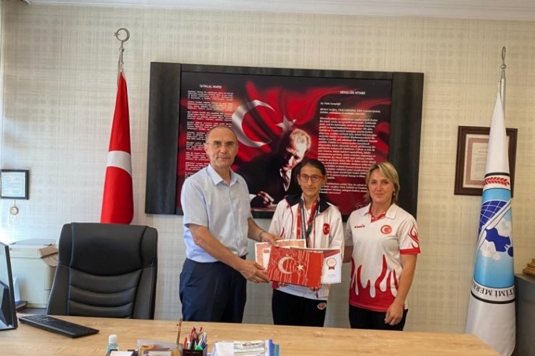 Bursa'da Osmangazi Halk Eğitimi Merkezi kursundan madalya