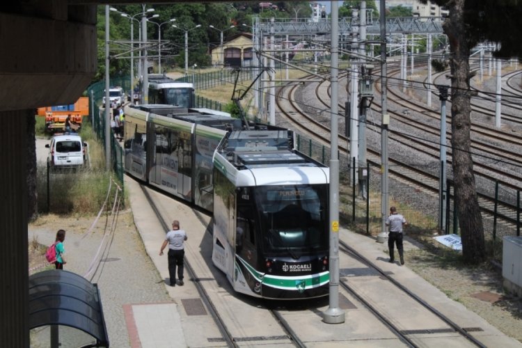 Kocaeli İzmit'te tramvaylar &ccedil;arpıştı
