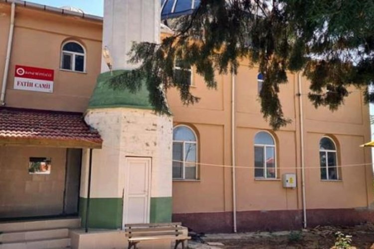 Tamir i&ccedil;in &ccedil;ıktığı cami kubbesinden d&uuml;şen iş&ccedil;i &ouml;ld&uuml;