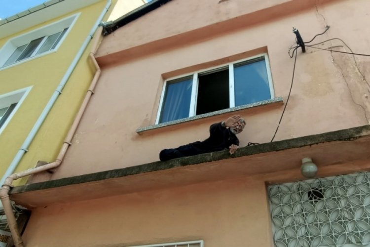 Edirne'de gaz ka&ccedil;ağından korkarak &ccedil;ıktığı yerde mahsur kaldı