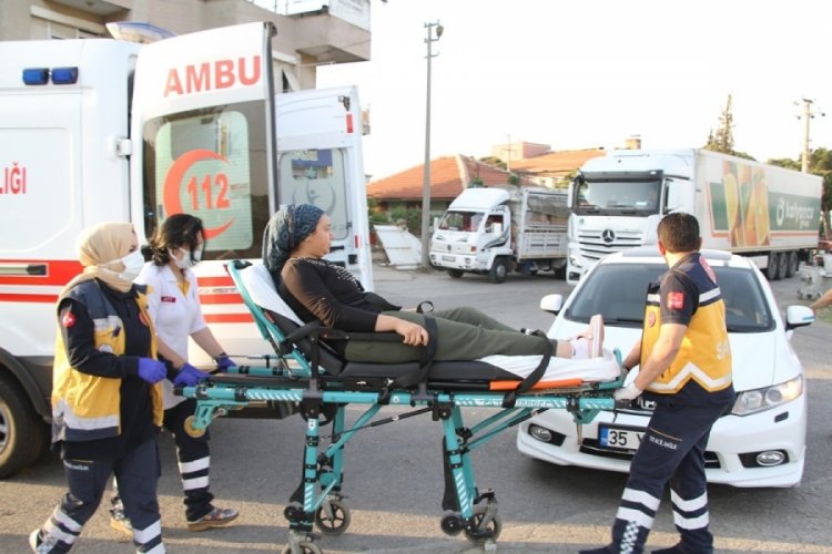 Otomobille elektrikli bisiklet &ccedil;arpıştı