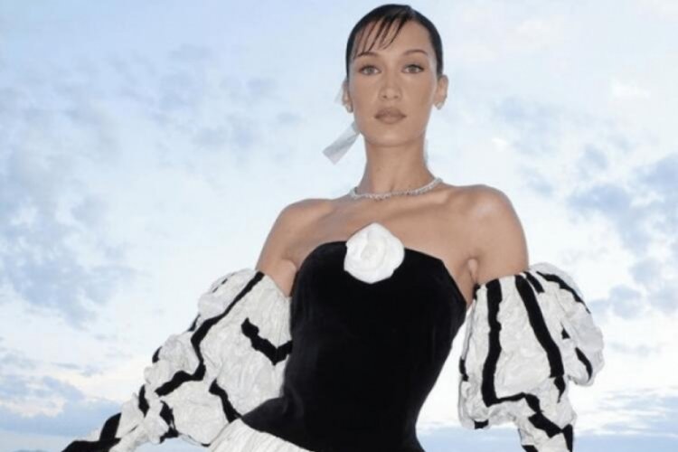Bella Hadid  kamera karşısına ge&ccedil;ti