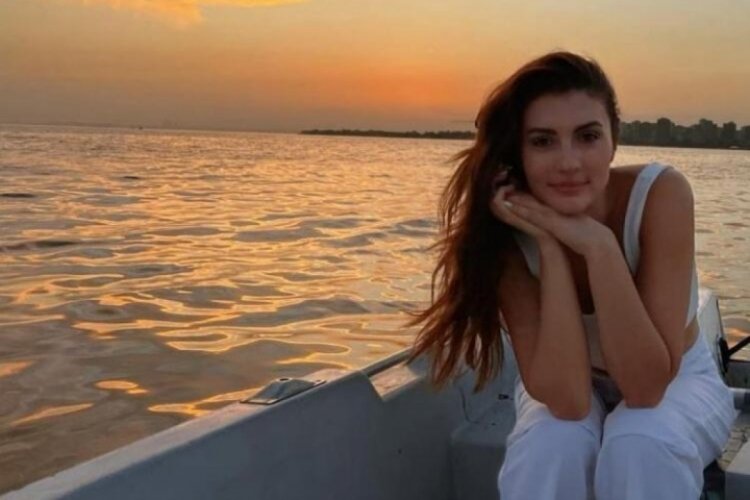 Burcu &Ouml;zberk'in romantik pozları