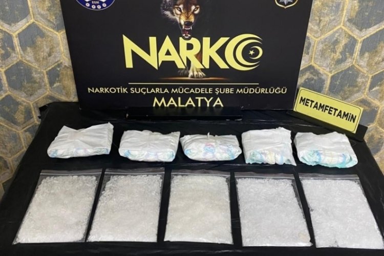 Malatya'da 12 kilogram uyuşturucuyu bebek bezlerine saklamışlar