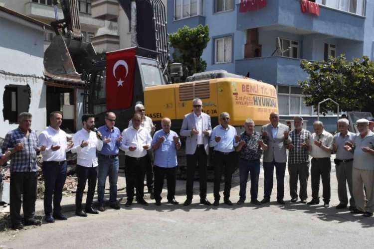Bursa'da Bayramdere Yenik&ouml;y Merkez Cami'nde d&ouml;n&uuml;ş&uuml;m