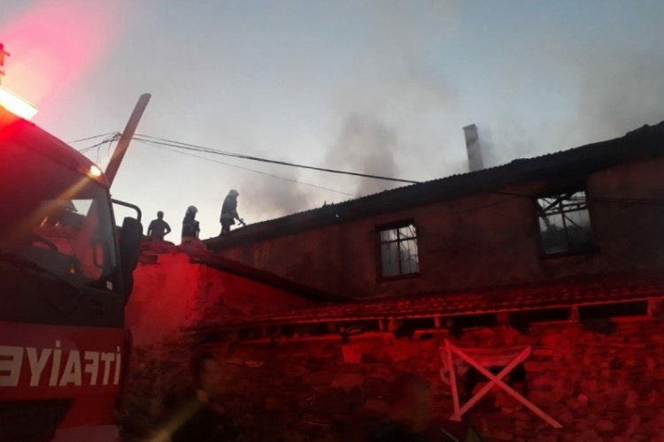 Manisa'da evini ateşe veren koca &ouml;ld&uuml;, eşi ve &ccedil;ocukları&nbsp;yaralı