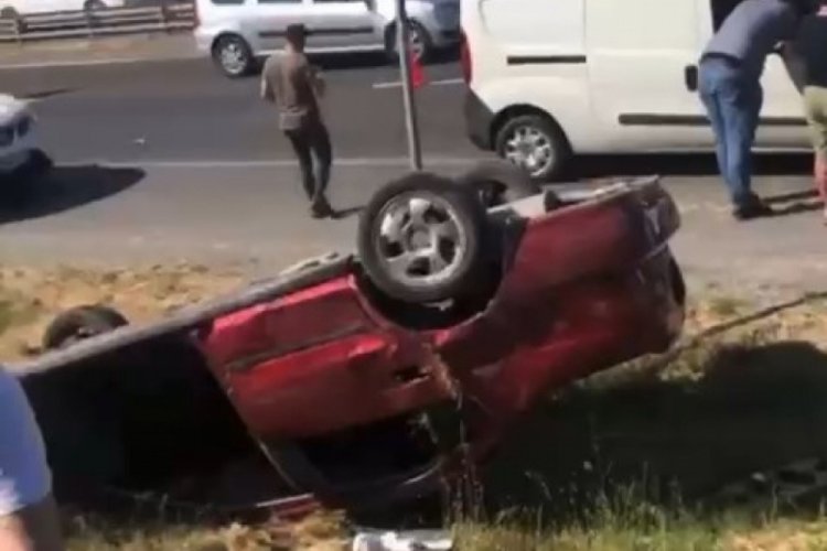 İstanbul'da otomobil durağa girdi