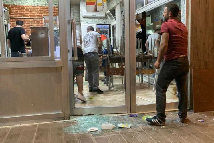 Restoranda bı&ccedil;aklanan m&uuml;şteri kurşun yağdırdı